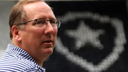 Botafogo de John Textor ainda não sabe como vai proceder sem o Nílton Santos em três jogos da reta final do BR
