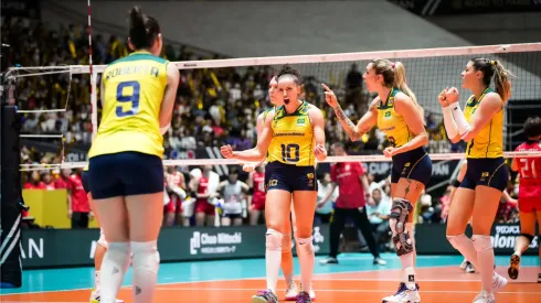 Brasil venceu o Japão neste domingo (24). Foto: FIVB