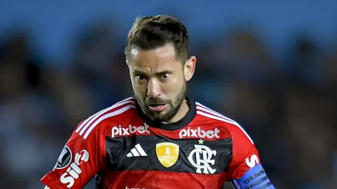 AVELLANEDA, ARGENTINA – MAY 04: Everton Ribeiro of Flamengo drives the ball during a Copa CONMEBOL Libertadores 2023 Group A match between Racing Club and Flamengo at Presidente Peron Stadium on May 04, 2023 in Avellaneda, Argentina. (Photo by Marcelo Endelli/Getty Images)
