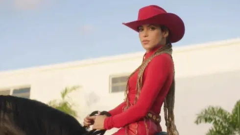Shakira no clipe de El Jefe – Foto: YouTube
