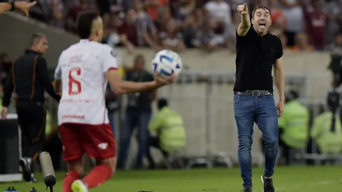 RJ – RIO DE JANEIRO – 27/09/2023 – LIBERTADORES 2023, FLUMINENSE X INTERNACIONAL – Eduardo Coudet tecnico do Internacional durante partida contra o Fluminense no estadio Maracana pelo campeonato Libertadores 2023. Foto: Alexandre Loureiro/AGIF
