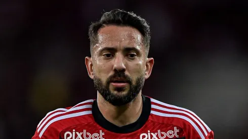 RJ – RIO DE JANEIRO – 26/08/2023 – BRASILEIRO A 2023, FLAMENGO X INTERNACIONAL – Everton Ribeiro jogador do Flamengo durante partida contra o Internacional no estadio Maracana pelo campeonato Brasileiro A 2023. Foto: Thiago Ribeiro/AGIF