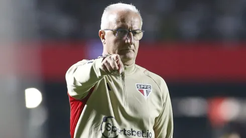 Ele teve treta com o técnico e ESTÁ FORA: Dorival Júnior aprova e jogador não joga mais com a camisa do São Paulo  – Foto: Miguel Schincariol/Getty Images
