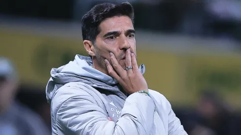 Abel não pretende usar zagueiro que retorna ao Palmeiras neste momento