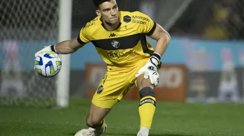 RJ – RIO DE JANEIRO – 23/07/2023 – BRASILEIRO A 2023, VASCO X ATHLETICO-PR – Leo Jardim goleiro do Vasco durante partida contra o Athletico-PR no estadio Sao Januario pelo campeonato Brasileiro A 2023. Foto: Jorge Rodrigues/AGIF
