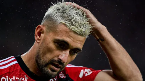 RJ – RIO DE JANEIRO – 26/08/2023 – BRASILEIRO A 2023, FLAMENGO X INTERNACIONAL – De Arrascaeta jogador do Flamengo durante partida contra o Internacional no estadio Maracana pelo campeonato Brasileiro A 2023. Foto: Thiago Ribeiro/AGIF
