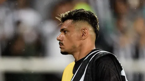 Foto: Thiago Ribeiro/AGIF – Tiquinho Soares enfrenta dificuldade no Botafogo
