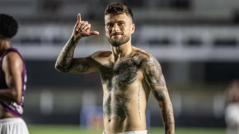 SP - SANTOS - 26/04/2023 - COPA DO BRASIL 2023, SANTOS X BOTAFOGO-SP - Lucas Lima jogador do Santos comemora vitoria ao final da partida contra o Botafogo-SP no estadio Vila Belmiro pelo campeonato Copa do Brasil 2023. Foto: Abner Dourado/AGIF