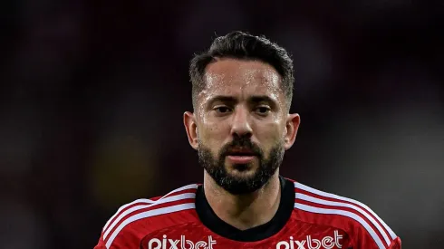 RJ – RIO DE JANEIRO – 26/08/2023 – BRASILEIRO A 2023, FLAMENGO X INTERNACIONAL – Everton Ribeiro jogador do Flamengo durante partida contra o Internacional no estadio Maracana pelo campeonato Brasileiro A 2023. Foto: Thiago Ribeiro/AGIF
