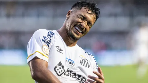 SP – SANTOS – 01/10/2023 – BRASILEIRO A 2023, SANTOS X VASCO – Marcos Leonardo jogador do Santos comemora seu gol durante partida contra o Vasco no estadio Vila Belmiro pelo campeonato Brasileiro A 2023.  Foto: Abner Dourado/AGIF
