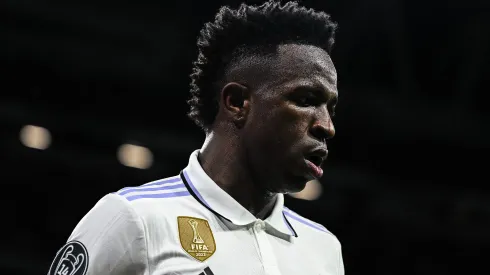 David Ramos/Getty Images. Vini Jr. é defendido por lateral do Real Madrid após polêmica de jornal espanhol