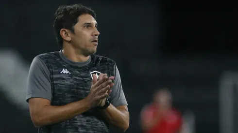 Lúcio Flávio assumiu Botafogo em período de testes rumo ao título brasileiro
