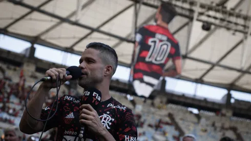 RJ - Rio de Janeiro - 12/11/2022 - BRASILEIRO A 2022, FLAMENGO X AVAI - Diego Ribas jogador do Flamengo discursa antes do jogo entre Flamengo e Avai, no estadio Maracana pelo campeonato Brasileiro A 2022. Foto: Joao Gabriel Alves/AGIF
