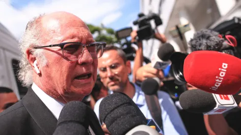 SP – Santos – 02/01/2023 – PELE, VELORIO – Paulo Roberto Falcao ex-treinador de futebol durante velorio de Pele no estadio Vila Belmiro nesta segunda-feira (2). Pele faleceu por decorrencia de falencia multipla de orgaos no ultimo dia 29 de dezembro apos cerca de um mes de internacao no hospital Albert Einstein em Sao Paulo. Pele e considerado o maior jogador de futebol de toda a historia e jogou pelo Santos por quase 20 anos e conquistou tres Copas do Mundo pela Selecao Brasileira. Foto: Ettore Chiereguini/AGIF