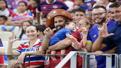 Torcida do Fortaleza – Foto: Lucas Emanuel/AGIF
