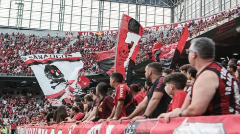 Torcida do Athletico Paranaense – Foto: Robson Mafra/AGIF
