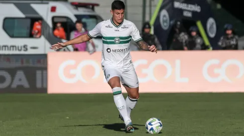 Thiago Dombroski em ação pelo Coritiba Foto: Robson Mafra/AGIF
