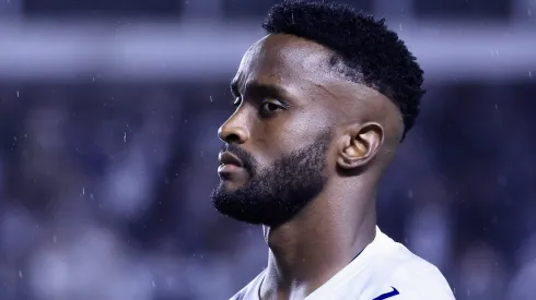 SP – SANTOS – 14/09/2023 – BRASILEIRO A 2023, SANTOS X CRUZEIRO – Mendoza jogador do Santos durante partida contra o Cruzeiro no estadio Vila Belmiro pelo campeonato Brasileiro A 2023. Foto: Marcello Zambrana/AGIF
