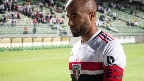 Lucas Moura com a camisa do São Paulo - Foto: Fernando Moreno/AGIF