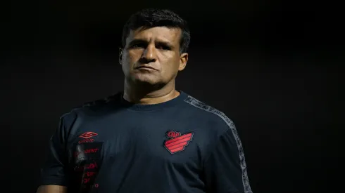 Wesley Carvalho, técnico do Athletico - Foto: Jorge Rodrigues/AGIF