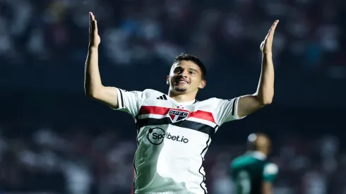 Pablo Maia com a camisa do São Paulo – Foto: Marcello Zambrana/AGIF
