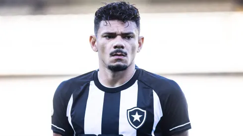 SP – SANTOS – 23/07/2023 – BRASILEIRO A 2023, SANTOS X BOTAFOGO – Tiquinho Soares jogador do Botafogo durante partida contra o Santos no estadio Vila Belmiro pelo campeonato Brasileiro A 2023. Foto: Abner Dourado/AGIF
