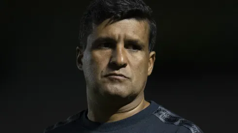 Wesley Carvalho treinador do Athletico – Foto: Jorge Rodrigues/AGIF 
