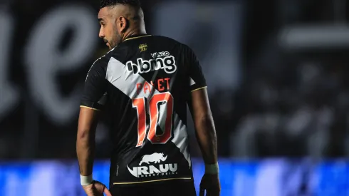 SP – SANTOS – 01/10/2023 – BRASILEIRO A 2023, SANTOS X VASCO – Payet jogador do Vasco durante partida contra o Santos no estadio Vila Belmiro pelo campeonato Brasileiro A 2023. Foto: Ettore Chiereguini/AGIF