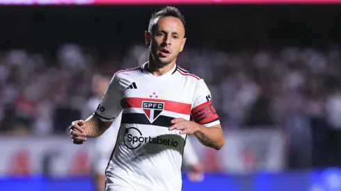 Foto: Ettore Chiereguini/AGIF – Rafinha: lateral do São Paulo deixou recado ao Botafogo 
