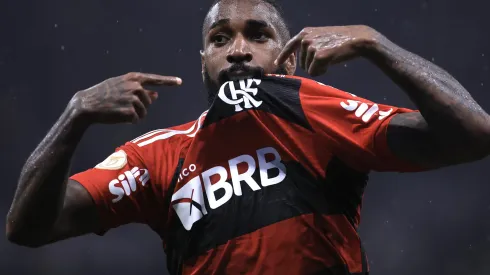 SP - SAO PAULO - 07/10/2023 - BRASILEIRO A 2023, CORINTHIANS X FLAMENGO - Gerson jogador do Flamengo comemora seu gol durante partida contra o Corinthians no estadio Arena Corinthians pelo campeonato Brasileiro A 2023. Foto: Marcello Zambrana/AGIF
