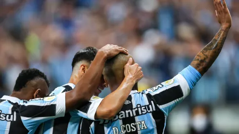 Viagem marcada, CONFIRMADO, futuro de Douglas Costa é exposto - Foto: Pedro H. Tesch/AGIF