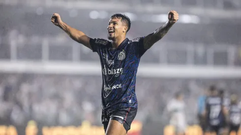 ML pode sair e levar ele junto: +1 do Santos pode dar adeus em breve<br />
- Foto: Abner Dourado/AGIF