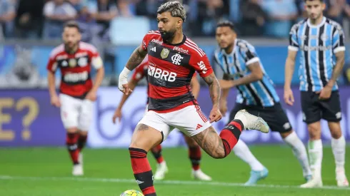 Atacantes vivem seca e não conseguem reproduzir boa fase no Flamengo. Foto: Pedro H. Tesch/AGIF
