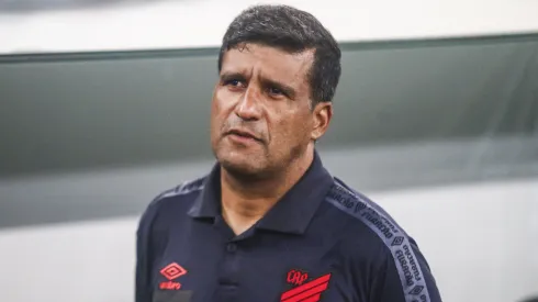  Wesley Carvalho técnico do Athletico-PR | Foto: Gabriel Machado/AGIF

