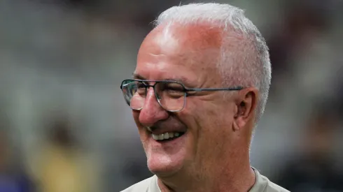 Dorival Júnior sorri durante jogo do São Paulo pelo Brasileirão - Foto: Rubens Chiri/São Paulo FC