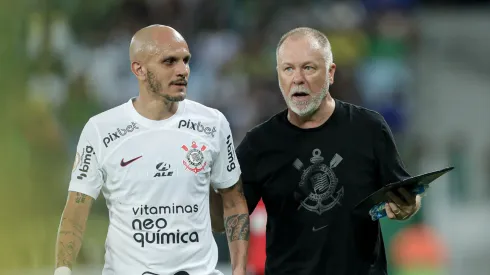 Fábio Santos com semblante preocupado durante jogo do Corinthians – Foto: Rodrigo Coca/Ag. Corinthians
