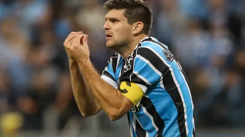 Kannemann chama a atenção da torcida gremista em jogo contra Flamengo. Foto: Pedro H. Tesch/AGIF – 
