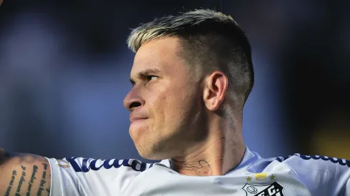 Foto: Ettore Chiereguini/AGIF – Soteldo em partida pelo Santos no Campeonato Brasileiro