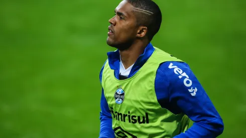 Douglas Costa jogador do Grêmio durante partida contra o Santos na Arena pelo campeonato Brasileiro A 2021. Foto: Pedro H. Tesch/AGIF
