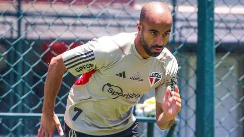 Lucas Moura se preparando para o jogo contra o Bragantino no CT da Barra Funda. Foto: Redes Sociais/ São Paulo FC
