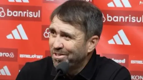 Foto: Coudet esbanjou bom humor na coletiva, mas não deixou de dar uma cutucada no elenco após vitória sobre o Cruzeiro - Foto: Reprodução