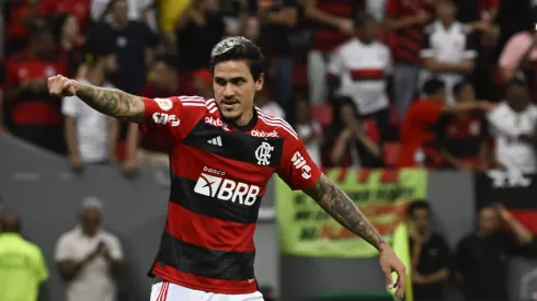 DF – BRASILIA – 01/11/2023 – BRASILEIRO A 2023, FLAMENGO X SANTOS – Pedro jogador do Flamengo comemora seu gol durante partida contra o Santos no estadio Mane Garrincha pelo campeonato Brasileiro A 2023. Foto: Mateus Bonomi/AGIF
