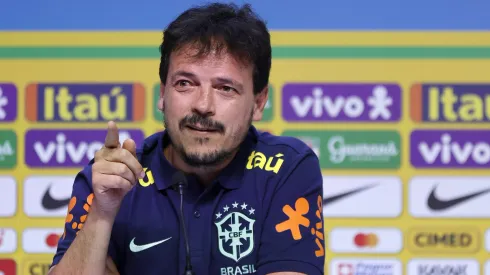 Fernando Diniz técnico da Seleção Brasileira durante coletiva. Foto: Wagner Meier/Getty Images
