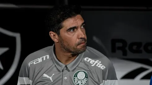 Foto: Thiago Ribeiro/AGIF -Abel Ferreira, técnico do Palmeiras, durante partida contra o Botafogo Campeonato Brasileiro