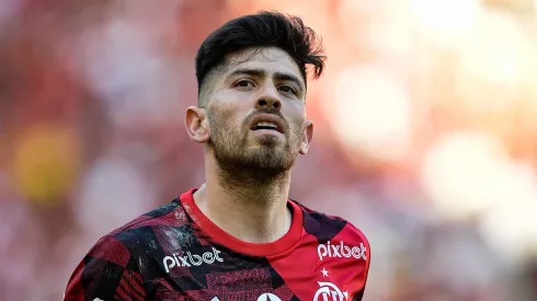 Rossi goleiro do Flamengo durante aquecimento