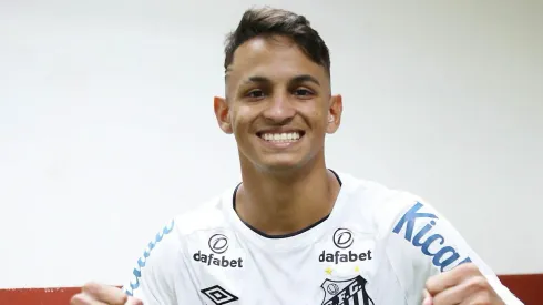 Weslley Patati formado nas categorias de base do Santos. Foto: Pedro Ernesto Guerra Azevedo/Santos FC