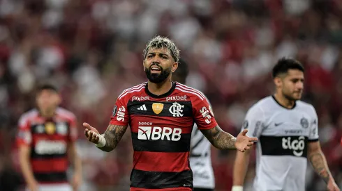 "Está fora de forma"; Casagrande não perdoa mais uma expulsão de Gabigol, e critica atacante do Flamego em clássico – Foto: Thiago Ribeiro/AGIF
