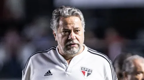 Júlio Casares, presidente do São Paulo no duelo contra o Santos – Foto: Abner Dourado/AGIF
