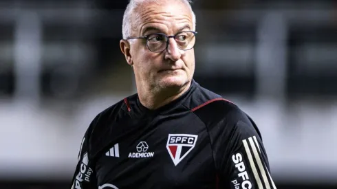 Treinador do São Paulo colocou a pena no fim da fila  –  Foto: Abner Dourado/AGIF.
