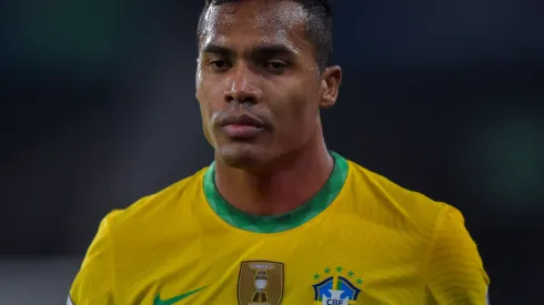 Alex Sandro entrou na mira do Grêmio para 2024 – Foto: Thiago Ribeiro/AGIF
